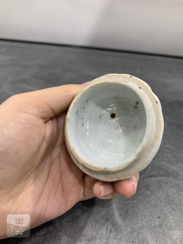 清康熙青花加彩花卉纹瓜棱形壶 - 图14